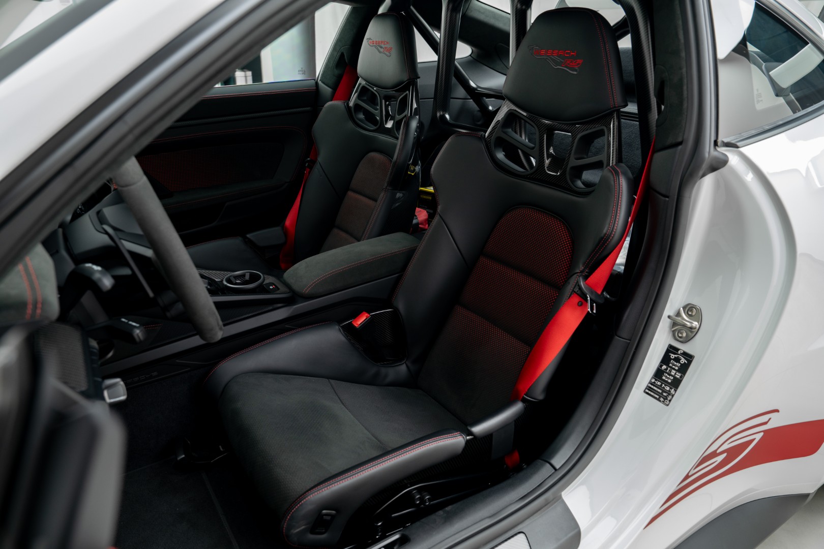 2023 PORSCHE 911 GT3 RS WEISSACH. CARBON CERAMIC BRAKES. SUSPENSION LIFTER. HIGH SPEC. MAIN DEALER S